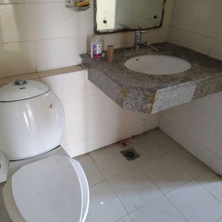 Bathroom, vatika-gurgaon-21 3 Bedroom 1981 Sq.Ft. Apartment In Sector 83 Gurgaon 9833368