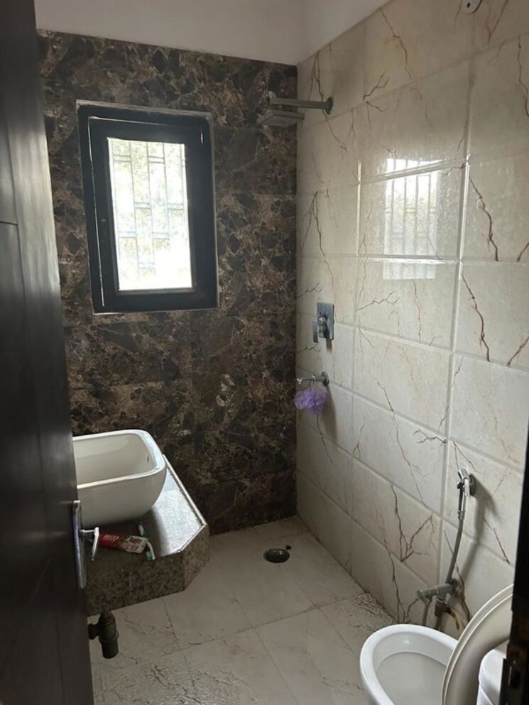 Bathroom, kailash hills 2 Bedroom 1200 Sq.Ft. Builder Floor In Kailash Hills Delhi 9833396