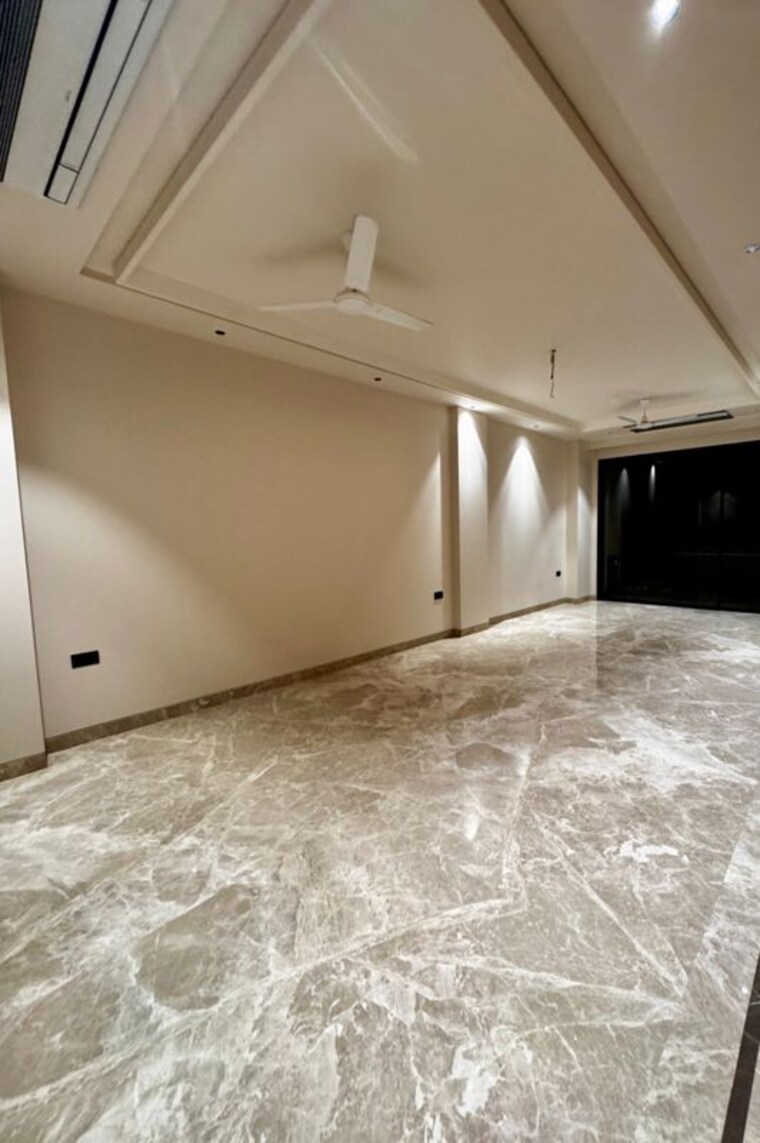 Room, greater kailash ii 4 Bedroom 2700 Sq.Ft. Builder Floor In Greater Kailash ii Delhi 9833401