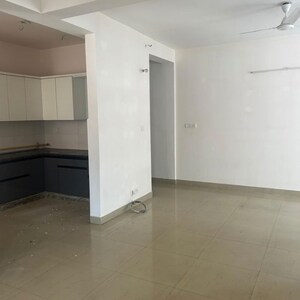 Room in 3 BHK Apartment at Ushay Towers, New Tara Nagar – for Rent