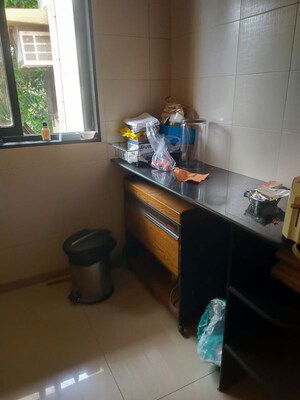 Team Area in 2 BHK Apartment at Marita Apartment, Pali Hill – for Rent