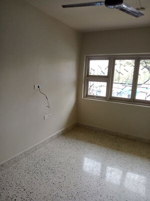 Room in 2 BHK Apartment at Rameshwar CHS Santacruz, Santacruz West – for Rent
