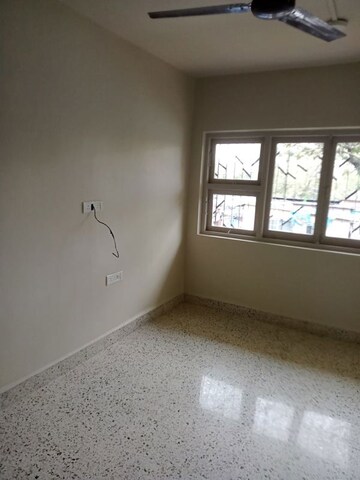 Room in 2 BHK Apartment at Rameshwar CHS Santacruz, Santacruz West – for Rent