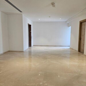 Room in 4 BHK Apartment at Rustomjee Crown, Gokhale Road – for Rent