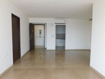 Room in 3.5 BHK Apartment at Indiabulls One Indiabulls, Pokhran Road No Two – for Sale