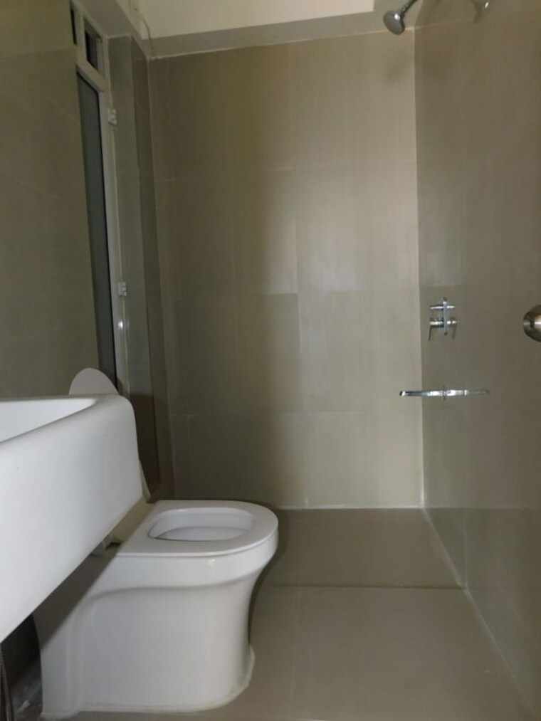 Bathroom, indiabulls-one-indiabulls 3.5 Bedroom 1250 Sq.Ft. Apartment In Pokhran Road No Two Thane 9833469