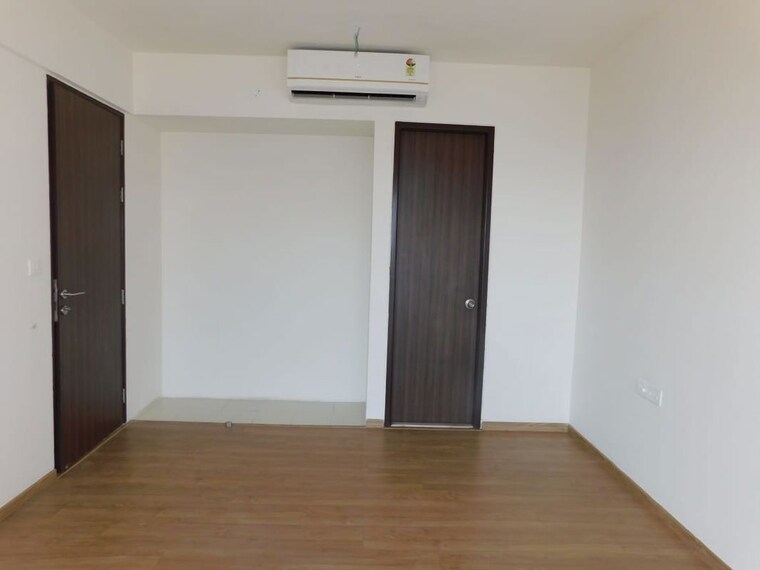 Room, indiabulls-one-indiabulls 3.5 Bedroom 1250 Sq.Ft. Apartment In Pokhran Road No Two Thane 9833469