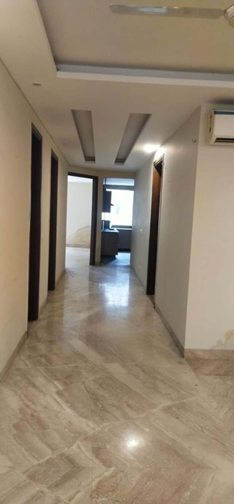 Room, dlf-queens-court 4 Bedroom 300 Sq.Yd. Builder Floor In Chittaranjan Park Delhi 9833471