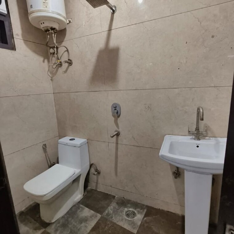 Bathroom, panchsheel vihar 1.5 Bedroom 700 Sq.Ft. Builder Floor In Panchsheel Vihar Delhi 9833479