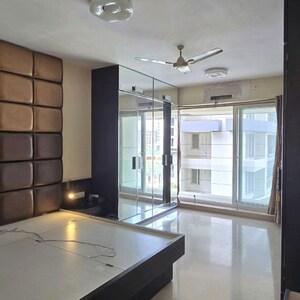 Room in 4 BHK Apartment at Prabhadevi CHS, Century Bazar – for Rent