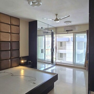 Room in 4 BHK Apartment at Prabhadevi CHS, Century Bazar – for Rent