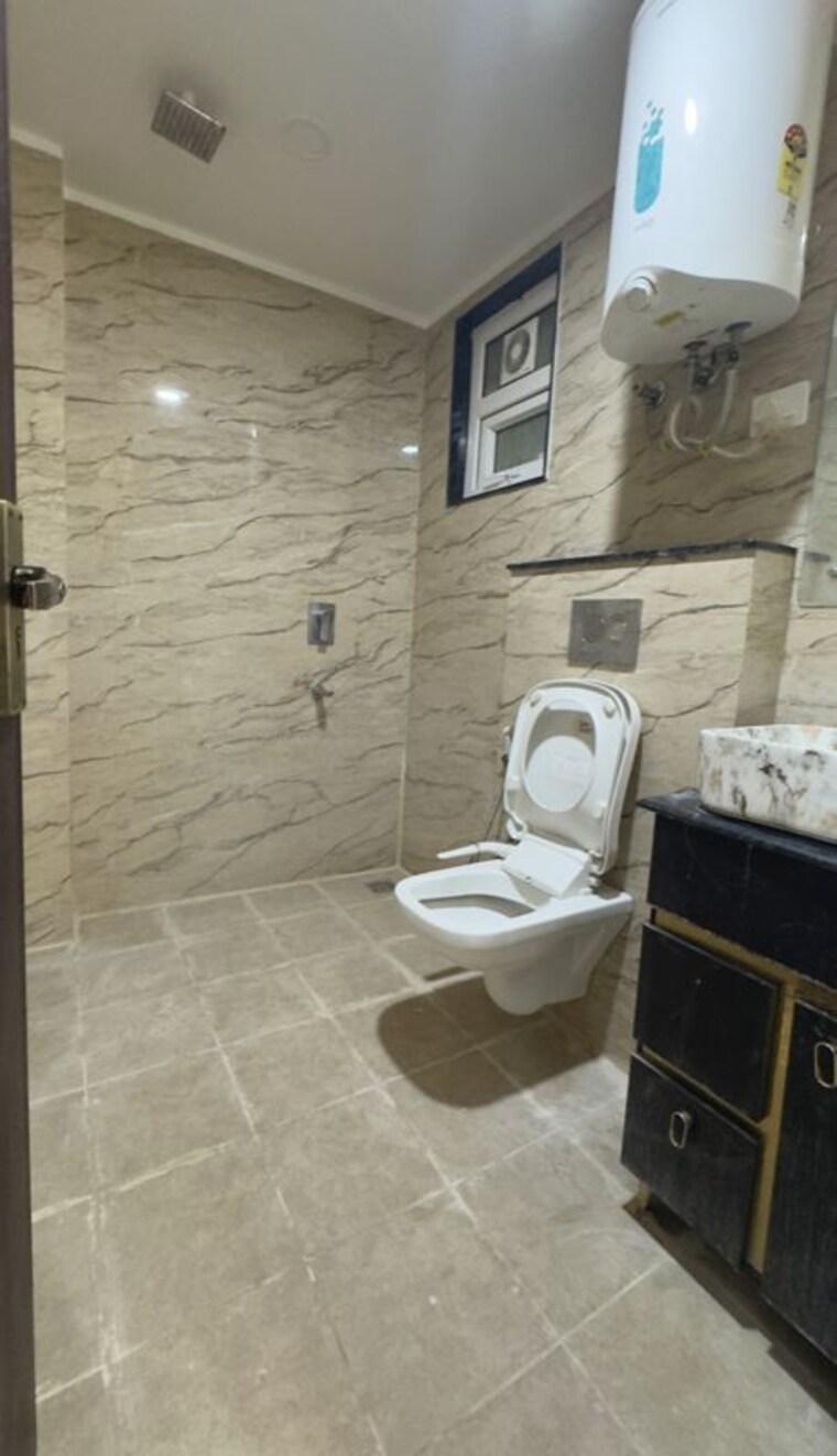 Attached Bathroom, chattarpur 3 Bedroom 1250 Sq.Ft. Apartment In Chattarpur Delhi 9833498