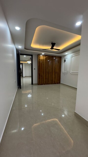 Room in 3 BHK Apartment at Chattarpur – for Rent