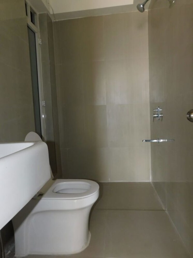 Bathroom, indiabulls-one-indiabulls 3.5 Bedroom 1250 Sq.Ft. Apartment In Pokhran Road No Two Thane 9833507
