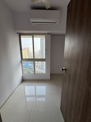 Room in 1.5 BHK Apartment at Lodha Amara, Kolshet Road – for Sale