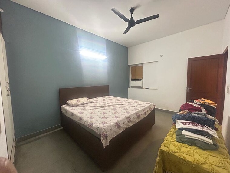 Bedroom, panchsheel enclave 3 Bedroom 200 Sq.Yd. Builder Floor In Panchsheel Enclave Delhi 9826476