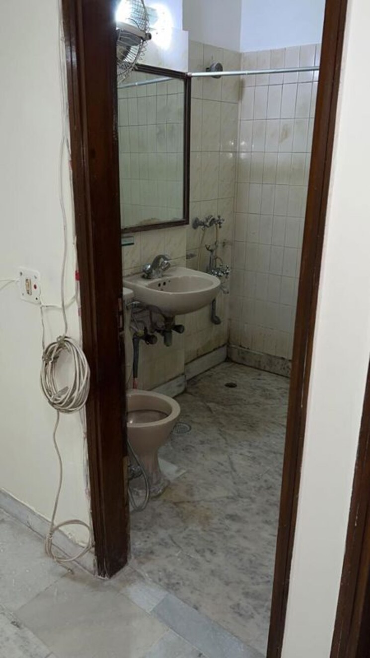 Bathroom, panchsheel park 3.5 Bedroom 1800 Sq.Ft. Builder Floor In Panchsheel Park Delhi 9826482