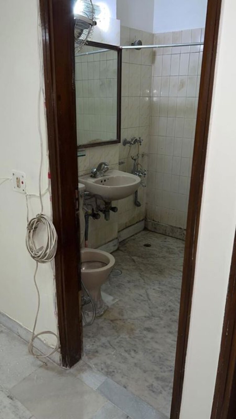 Bathroom, panchsheel park 3.5 Bedroom 1800 Sq.Ft. Builder Floor In Panchsheel Park Delhi 9826482
