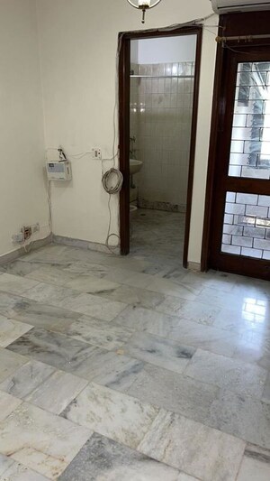 Room in 3.5 BHK Builder Floor at Panchsheel Park – for Sale