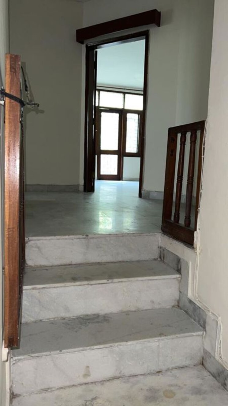 Room, panchsheel park 3.5 Bedroom 1800 Sq.Ft. Builder Floor In Panchsheel Park Delhi 9826482