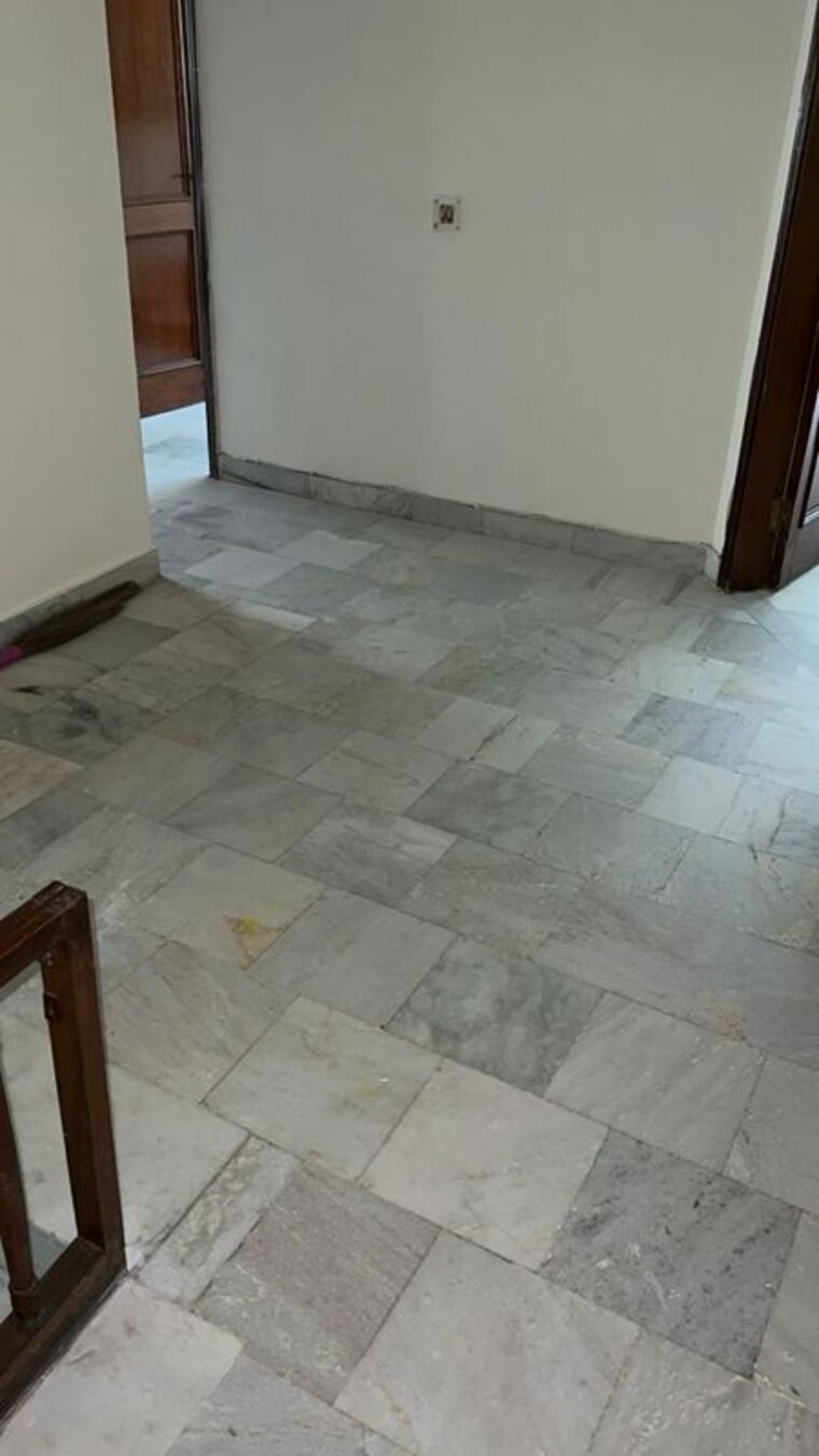 Room, panchsheel park 3.5 Bedroom 1800 Sq.Ft. Builder Floor In Panchsheel Park Delhi 9826482