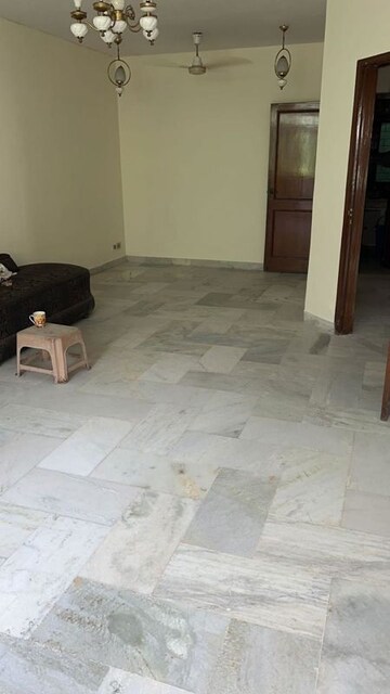 Room in 3.5 BHK Builder Floor at Panchsheel Park – for Sale