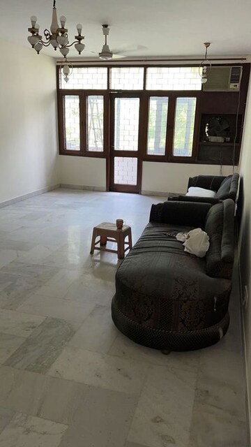 3.5 BHK Builder Floor For Sale in Panchsheel Park