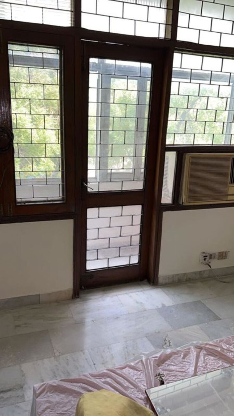 Room, panchsheel park 3.5 Bedroom 1800 Sq.Ft. Builder Floor In Panchsheel Park Delhi 9826482