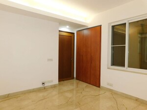 Room in 2.5 BHK Builder Floor at Panchsheel Park – for Sale