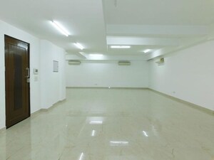 Room in 2.5 BHK Builder Floor at Panchsheel Park – for Sale