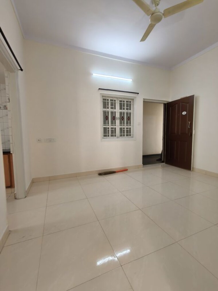 Room, kodihalli 1 Bedroom 500 Sq.Ft. Apartment In Kodihalli Bangalore 9833543