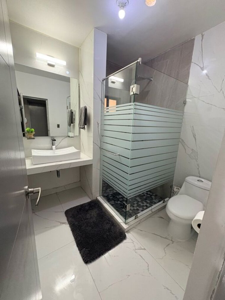 Bathroom, raheja-atlantis-mumbai 3 Bedroom 1350 Sq.Ft. Apartment In Lower Parel Mumbai 9833556