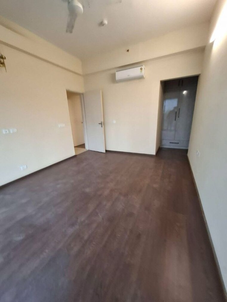 Room, paras-dews 2 Bedroom 1385 Sq.Ft. Apartment In Panwala Khusropur Gurgaon 9833563