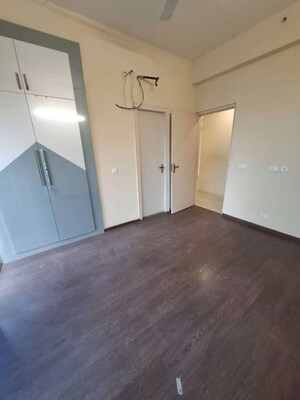 Room in 2 BHK Apartment at Paras Dews, Panwala Khusropur – for Rent