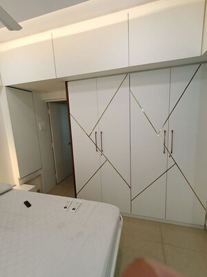 Room in 1 BHK Apartment at Goregaon West View CHS, Goregaon West – for Rent