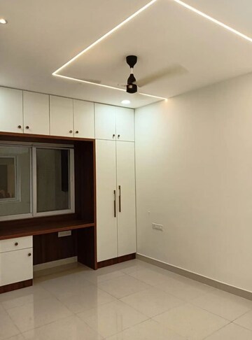 Room in 2 BHK Apartment at Greenmark Mayfair Apartments, Tellapur – for Rent