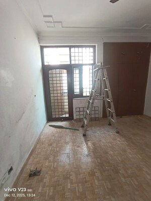 Room in 1.5 BHK Independent House at Sector 55 – for Rent