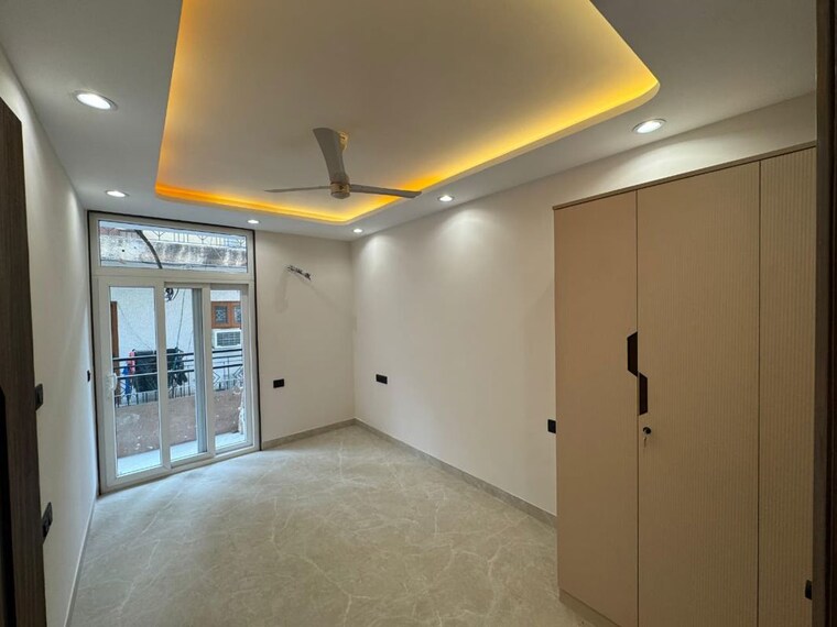 Room, east of kailash 3 Bedroom 1650 Sq.Ft. Apartment In East Of Kailash Delhi 9833627