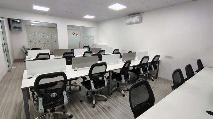 Team Area, zygon-square Commercial Office Space in IT/SEZ 1650 Sq.Ft. In Sector 63 Noida 9833640