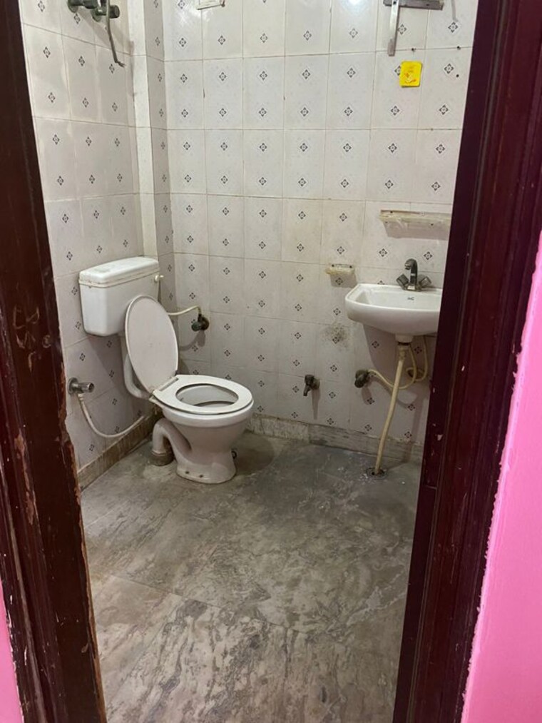 Bathroom, sector 55 2 Bedroom 2450 Sq.Ft. Independent House In Sector 55 Noida 9833643