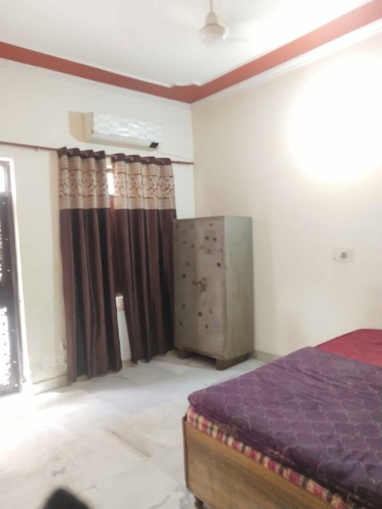 Bedroom, sector 55 2 Bedroom 2450 Sq.Ft. Independent House In Sector 55 Noida 9833643