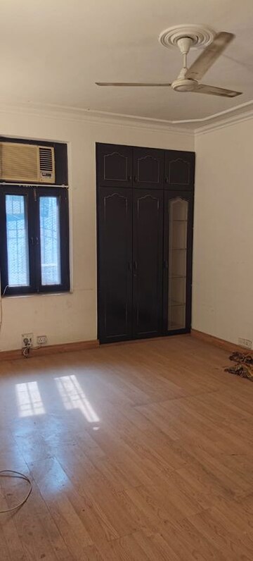 Room in 4 BHK Builder Floor at Greater Kailash ii – for Rent