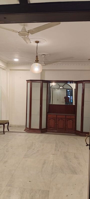 Room in 4 BHK Builder Floor at Greater Kailash ii – for Rent