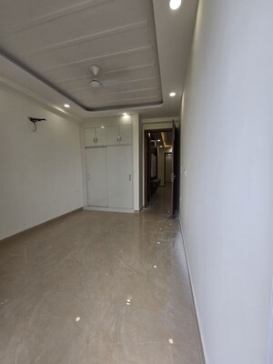 Room in 3 BHK Apartment at Chattarpur – for Rent