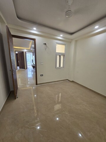 Room in 3 BHK Apartment at Chattarpur – for Rent