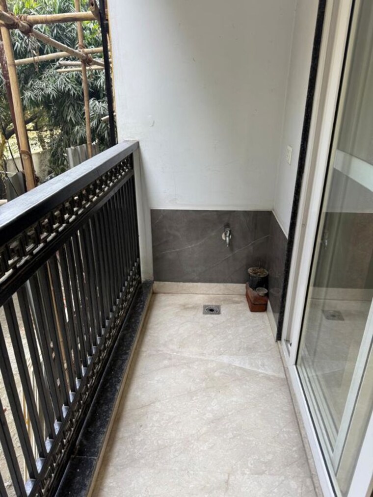 Balcony, chittaranjan park 3 Bedroom 125 Sq.Yd. Builder Floor In Chittaranjan Park Delhi 9833660