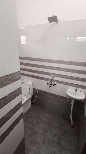 Attached Bathroom in 1 RK Independent House at Faizabad Road – for Rent
