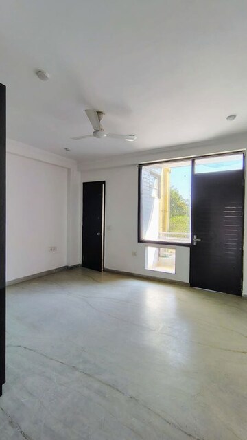 Room in 3 BHK Builder Floor at Empire Floors, Sector 57 – for Rent