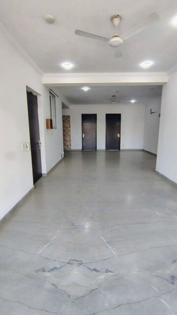 Room in 3 BHK Builder Floor at Empire Floors, Sector 57 – for Rent
