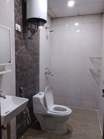 Bathroom in 1.5 BHK Builder Floor at Empire Floors, Sector 57 – for Rent